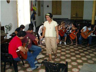 /Archivos/Fotos/34/Cuba/guitarra.jpg